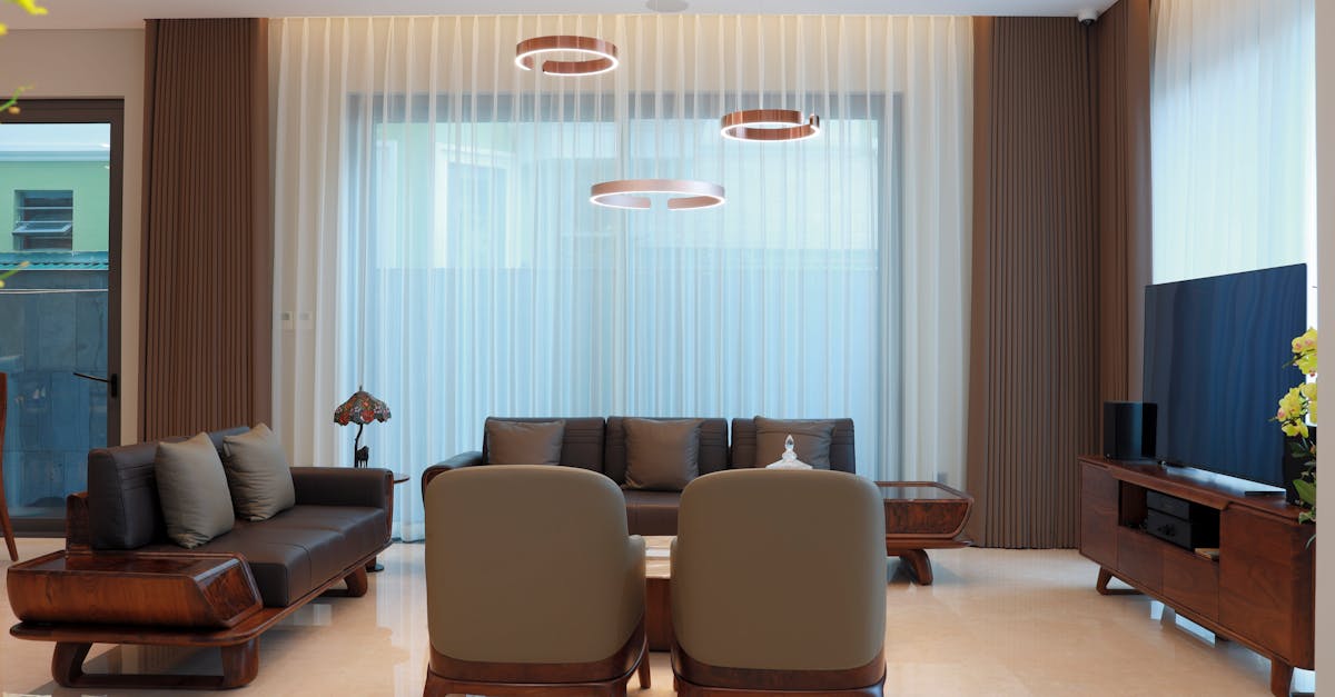 房仲 - 永慶、信義、住商三大品牌的升遷路徑深度比較