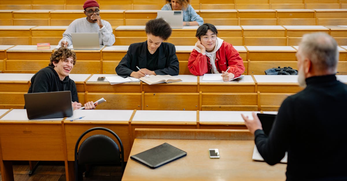 美國碩士選擇 - 兩大類線上碩士的本質差異：名校品牌 vs 實用取向